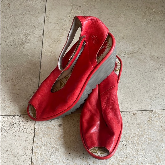 FLY LONDON Red Women's Open-Toe Leather Shoes - Picture 3 of 7